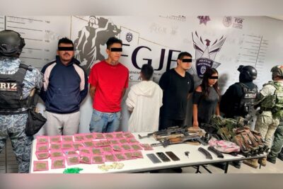 Capturan a cinco presuntos integrantes de grupo delictivo; aseguran armas, droga y equipo táctico en el Centro de Zacatecas