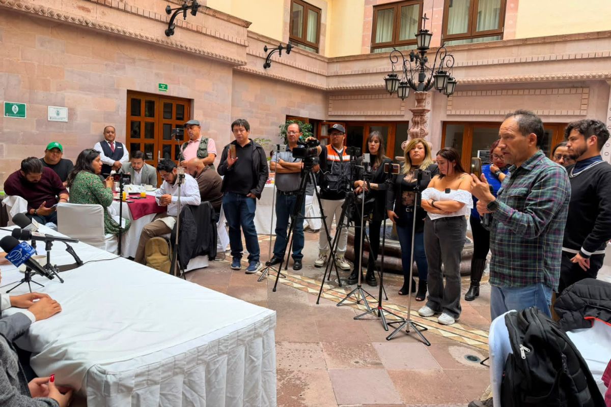 Ulises Mejía Haro formaliza su registro en el proceso interno de Morena en Zacatecas.
