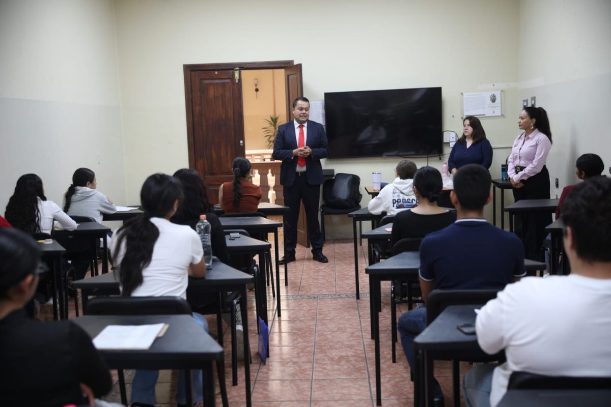 Mil 270 aspirantes compiten por 605 espacios en las escuelas normales de Zacatecas.