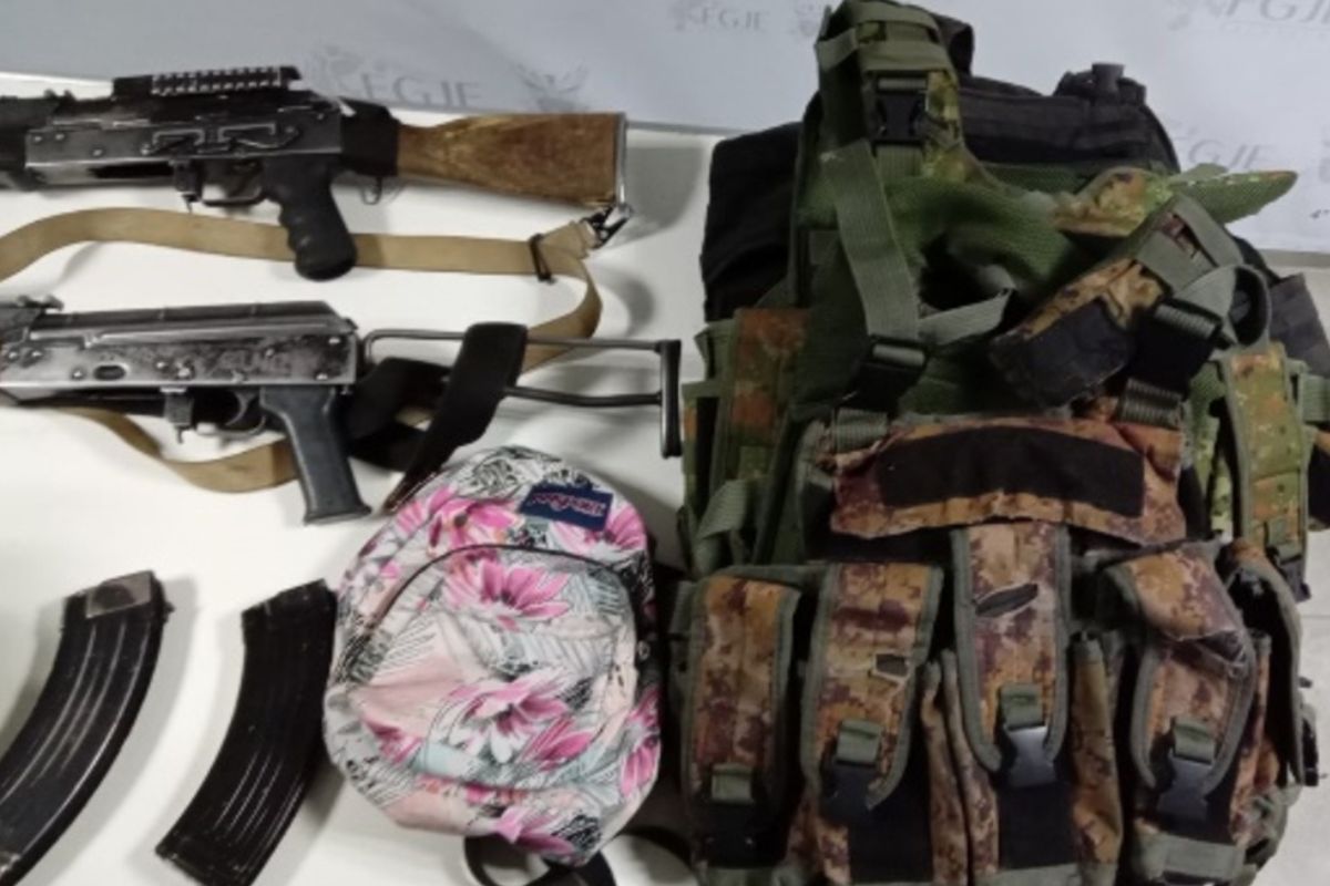 Capturan a cinco presuntos integrantes de grupo delictivo; aseguran armas, droga y equipo táctico en el Centro de Zacatecas.
