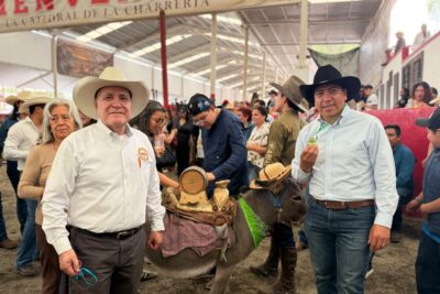 Otorgan Mérito Migrante al Centro Social y Cultural Zacatecano por su 76 aniversario