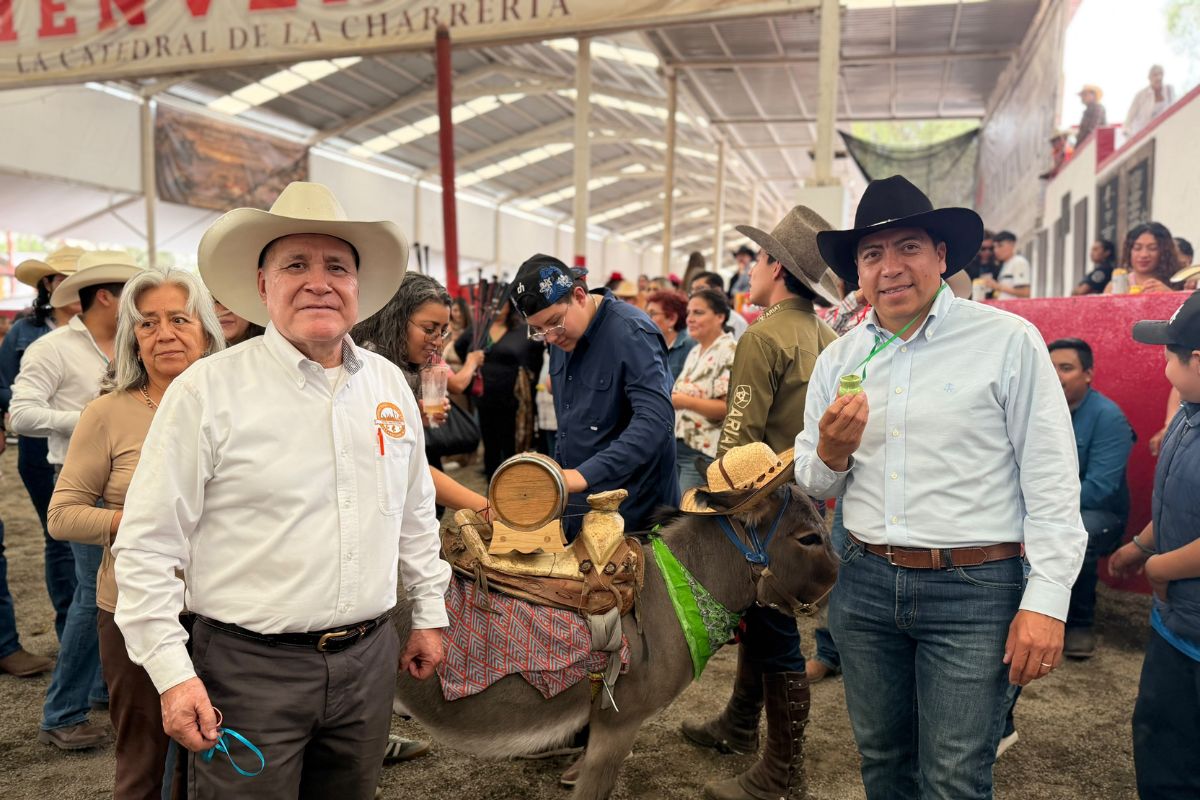 Otorgan Mérito Migrante al Centro Social y Cultural Zacatecano por su 76 aniversario