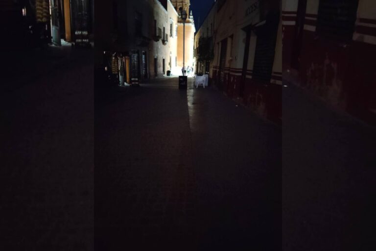 Exigen iluminación en histórico andador del Centro de Fresnillo