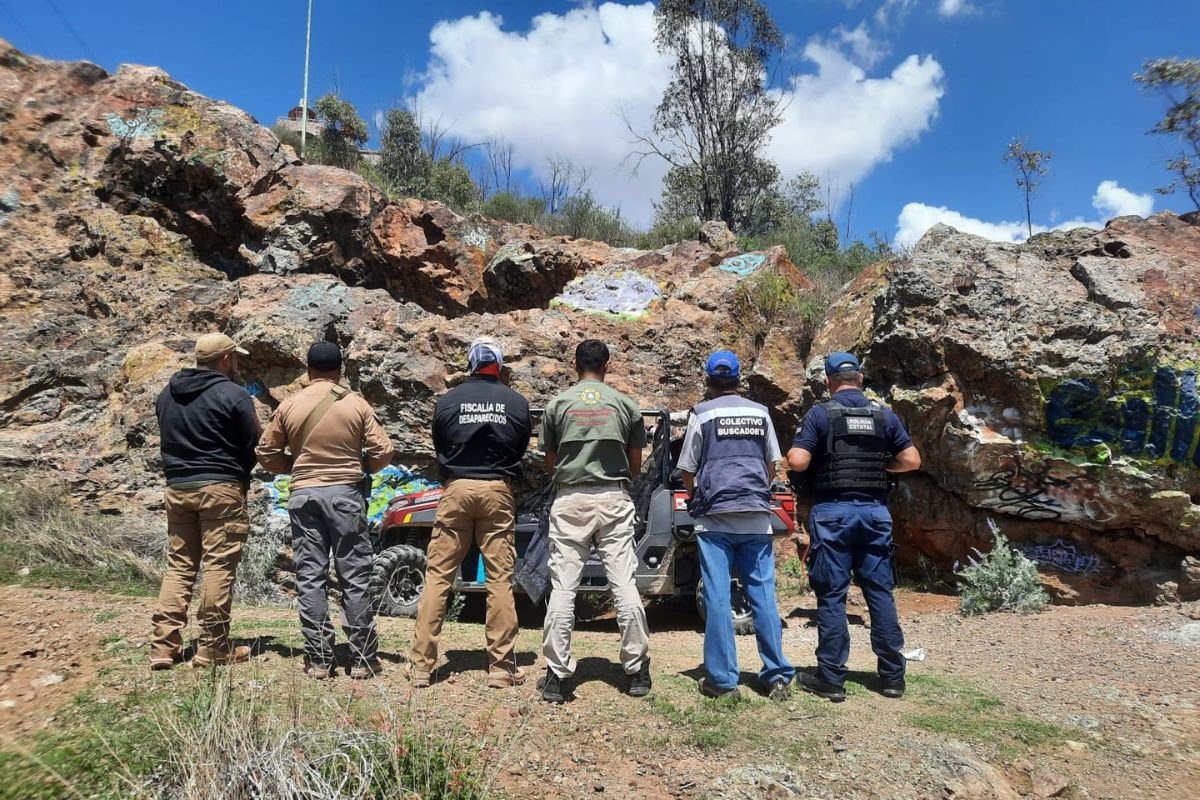 Realizan búsqueda forense en el Cerro de la Bufa con apoyo de colectivos de familias.