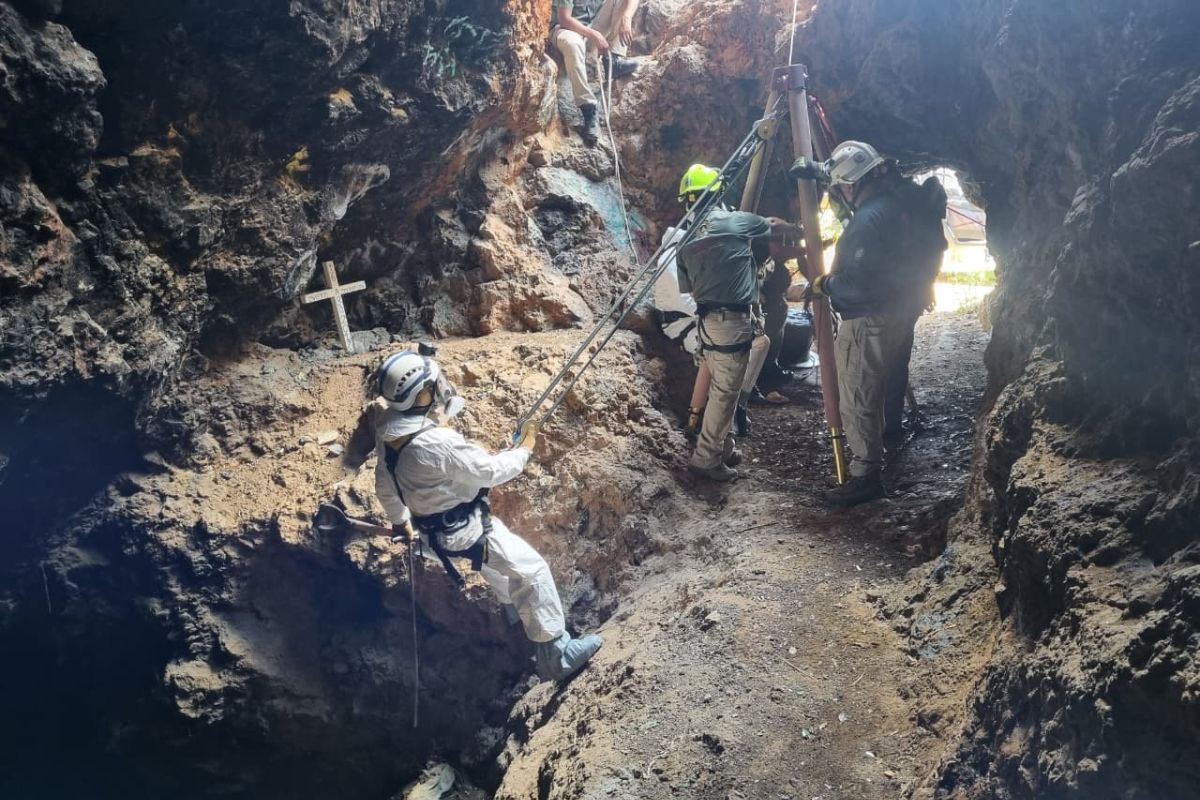Realizan búsqueda forense en el Cerro de la Bufa con apoyo de colectivos de familias.
