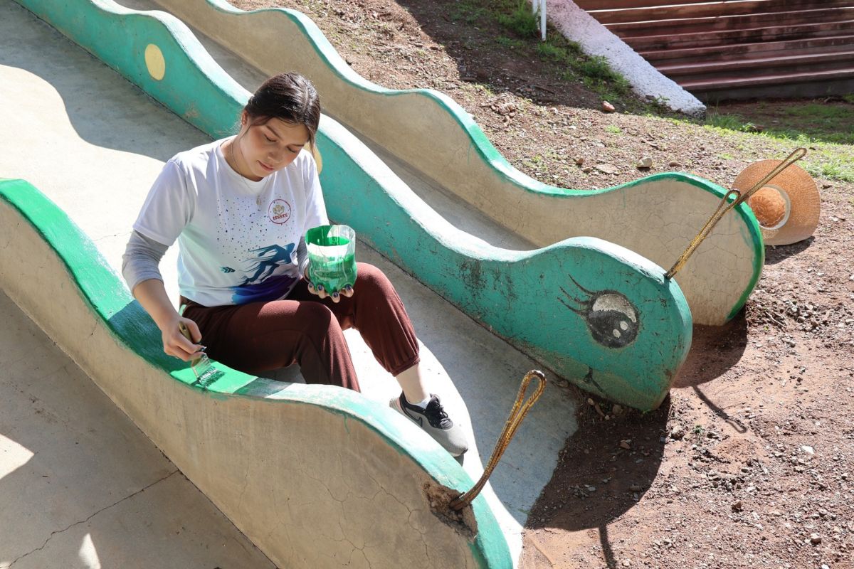 ISSSTE Zacatecas rehabilita espacios infantiles con jornada de tequio en beneficio de casi 400 niñas y niños.