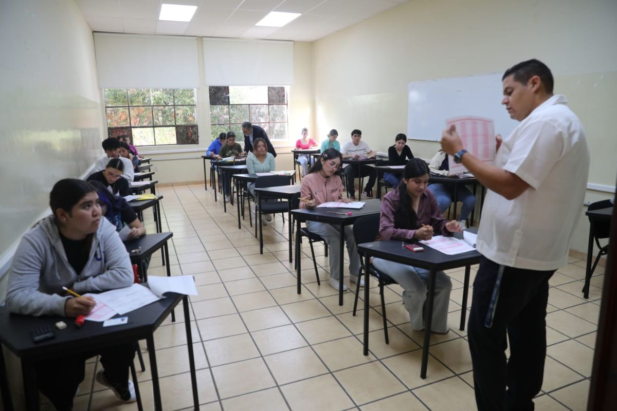 Mil 270 aspirantes compiten por 605 espacios en las escuelas normales de Zacatecas.