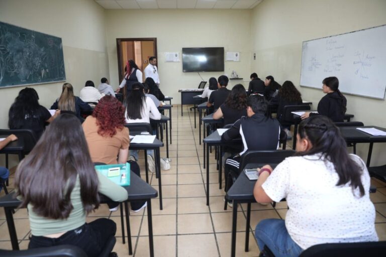 Mil 270 aspirantes compiten por 605 espacios en las escuelas normales de Zacatecas