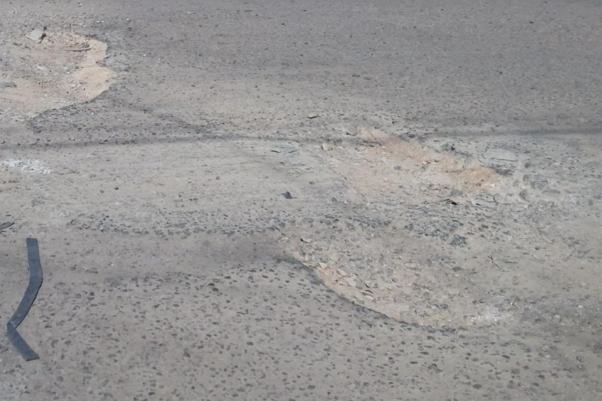 Habitantes de la colonia Industrial exigen reparación urgente de baches en Prolongación Apolo