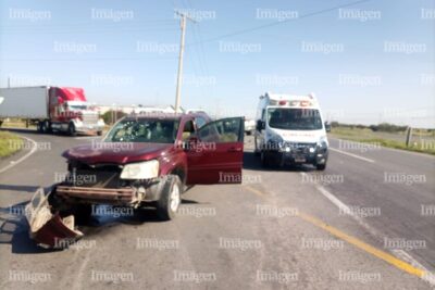 Choque frontal en la carretera federal 45 deja al menos dos personas lesionadas