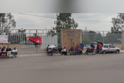 Docentes de la Sección 34 toman oficinas del ISSSTE para exigir mejoras en la atención médica