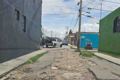 Lluvias agravan el deterioro de la calle 24 de Marzo de la colonia Emiliano Zapata en Fresnillo