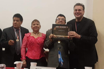 Luy recibe reconocimiento nacional por su trayectoria y defensa de la libertad de expresión