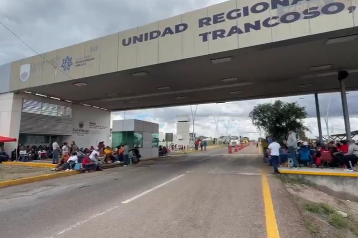 Maestros de Zacatecas realizan cierres intermitentes en las carreteras