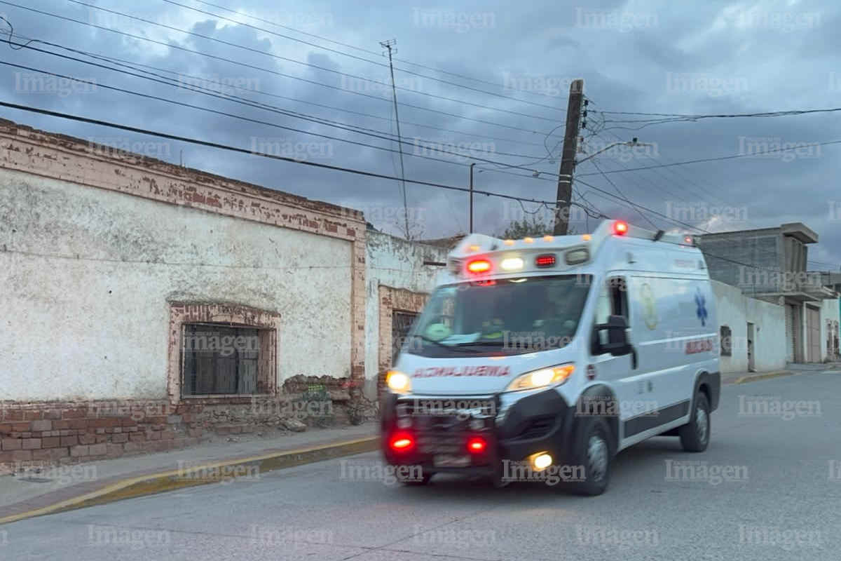 Motociclista resulta gravemente herido tras chocar contra una pared en Plateros