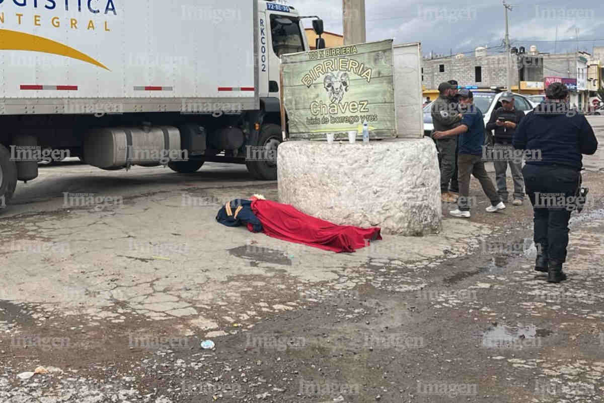 Trailero muere presuntamente de un infarto mientras desayunaba en Río Florido, Fresnillo
