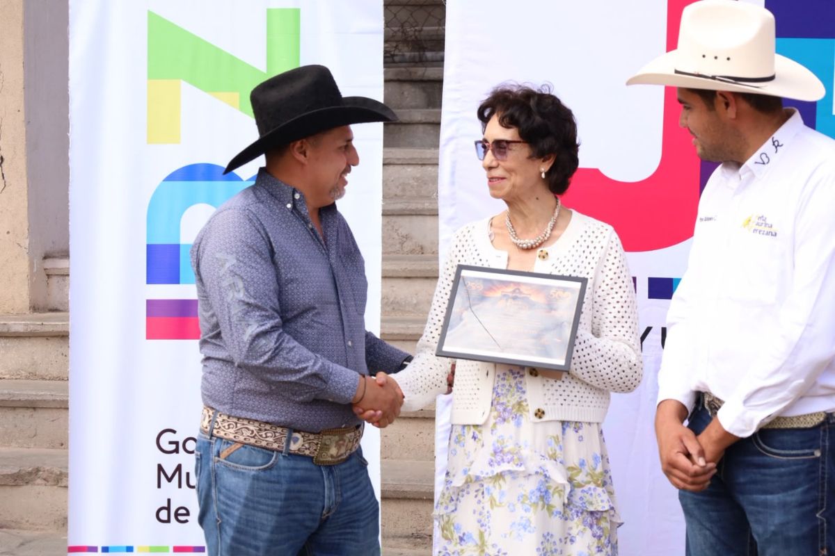Jerez conmemora 250 años de tradición taurina con la develación de un mural conmemorativo.