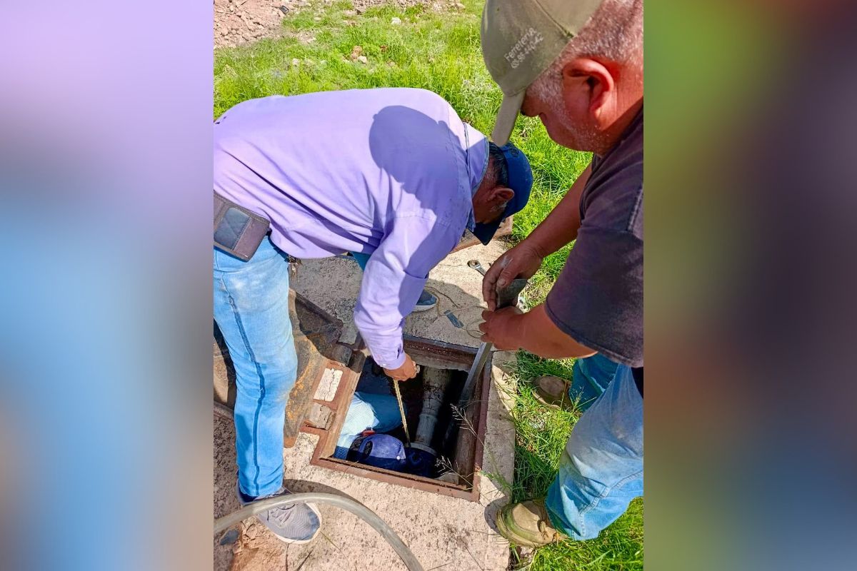 SIAPASF restablece suministro de agua en la colonia Universidad tras eliminar obstrucción en la red