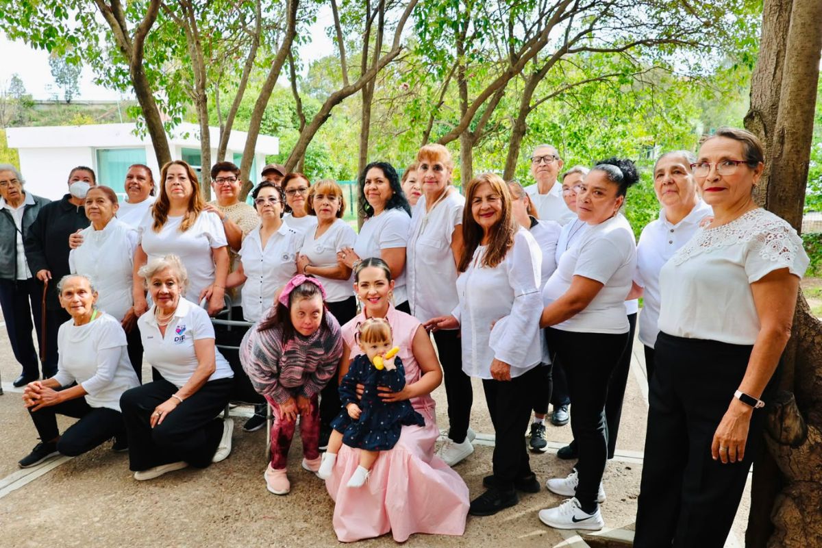 DIF capitalino clausura actividades del grupo de adultos mayores Florecer
