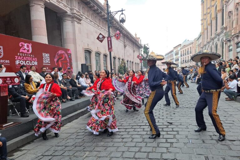 Inicia el Festival Zacatecas del Folclor Internacional con un colorido desfile