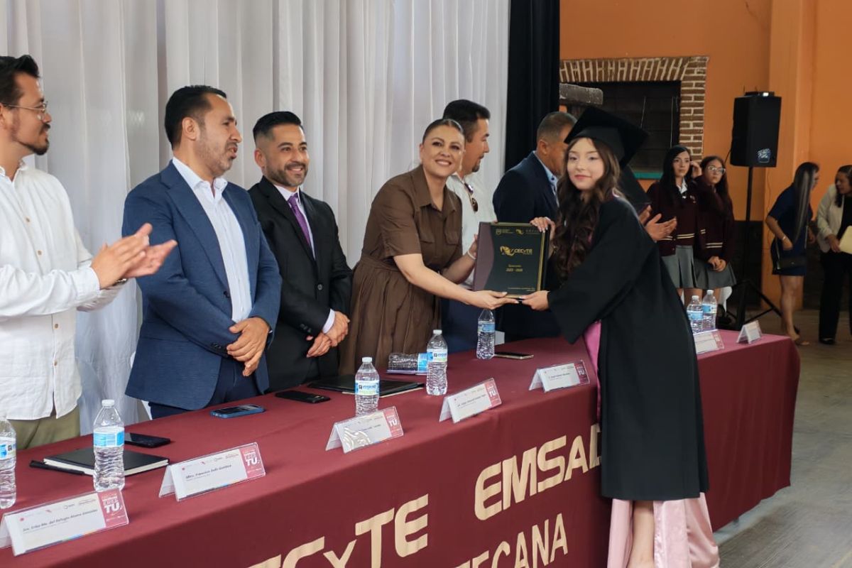 Egresan 70 estudiantes del EMSAD La Zacatecana; reconocen esfuerzo y compromiso de la nueva generación