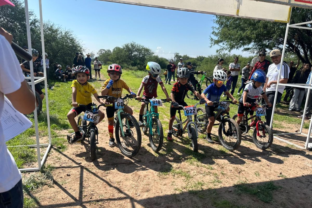 Jerez impulsa el ciclismo juvenil con la Copa Galapaguitos y reúne a 50 competidores de la región.