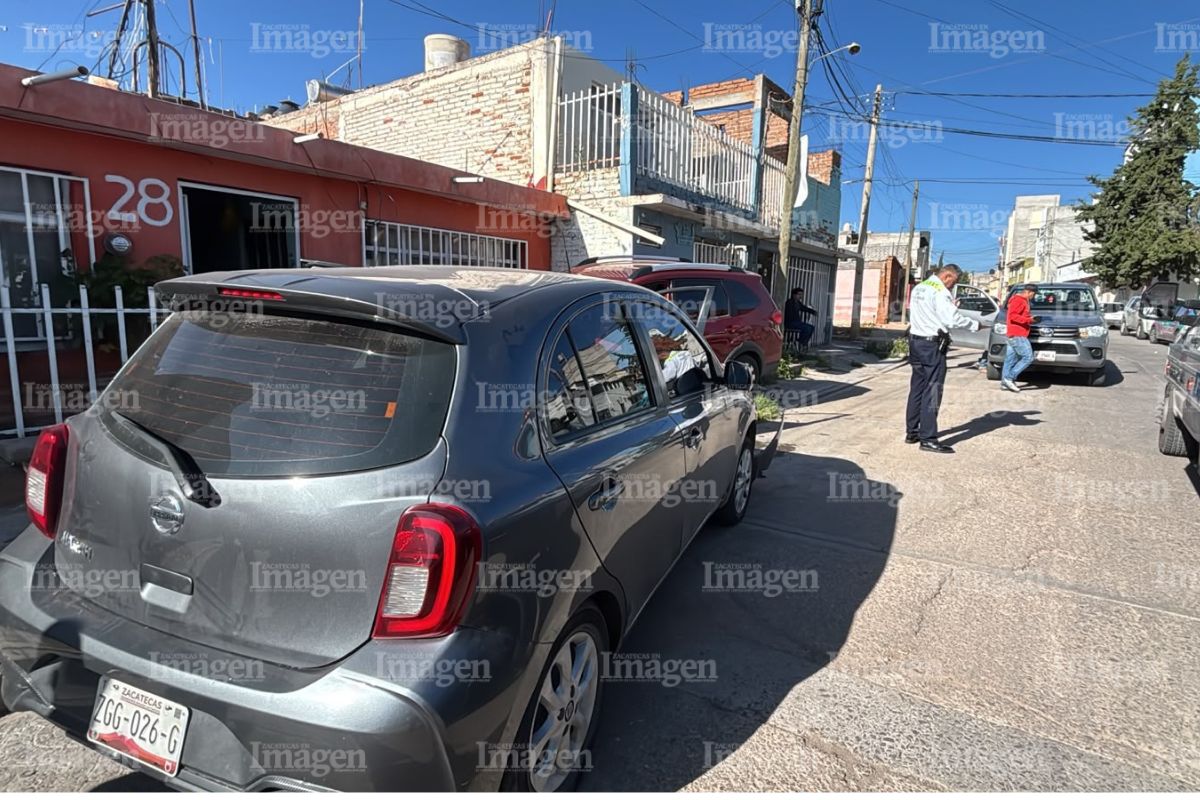 Choque múltiple deja daños materiales en calles de Fresnillo.