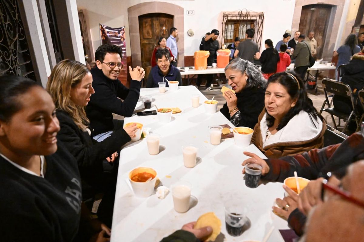 Vecinos de San Cayetano reviven la memoria de su barrio en las Tertulias en Familia.