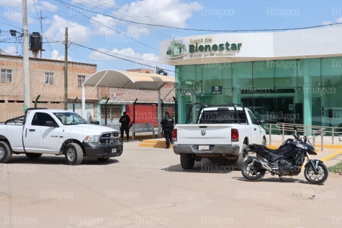 Dos hombres armados roban 400 mil pesos en Banco del Bienestar de Fresnillo