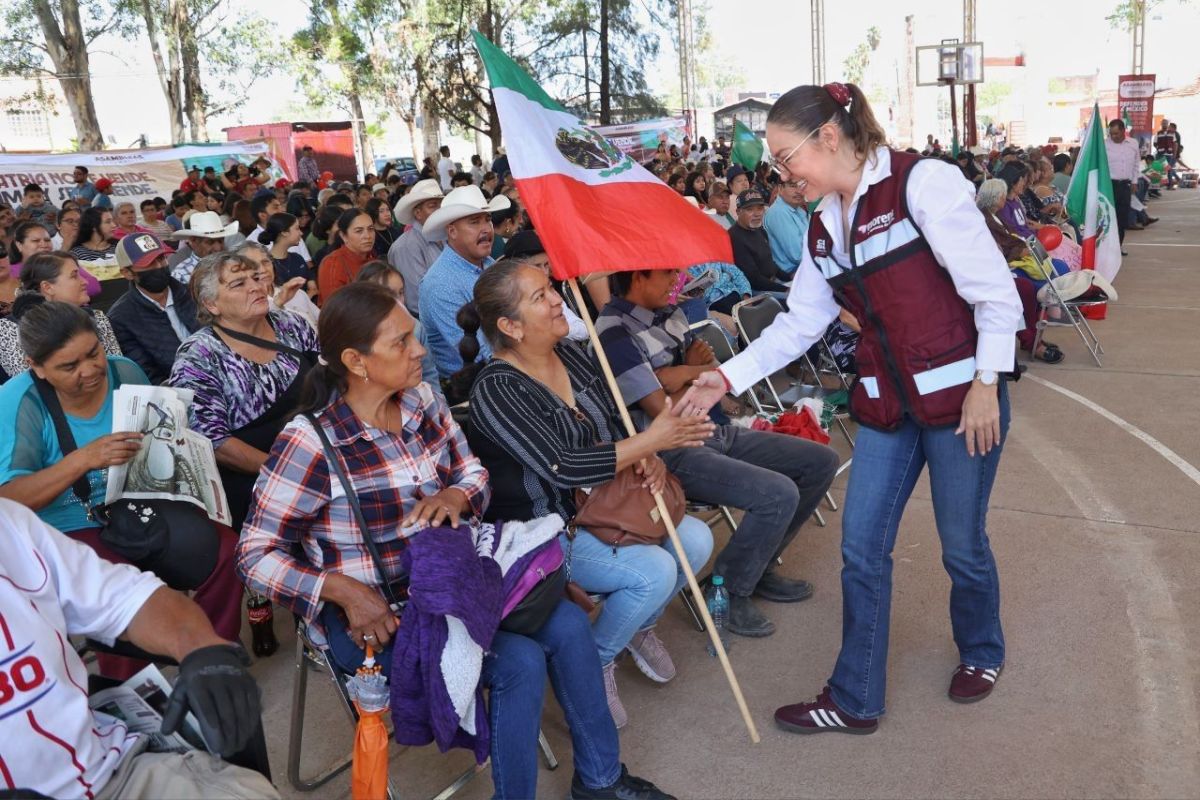Vero Díaz llama a fortalecer la organización territorial y reconoce aportación de migrantes en Villanueva.