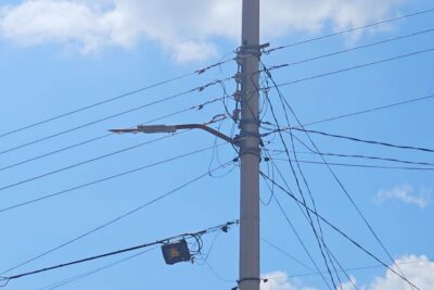 Vecinos de la colonia Plutarco Elías Calles exigen reparación del alumbrado público por riesgos de inseguridad