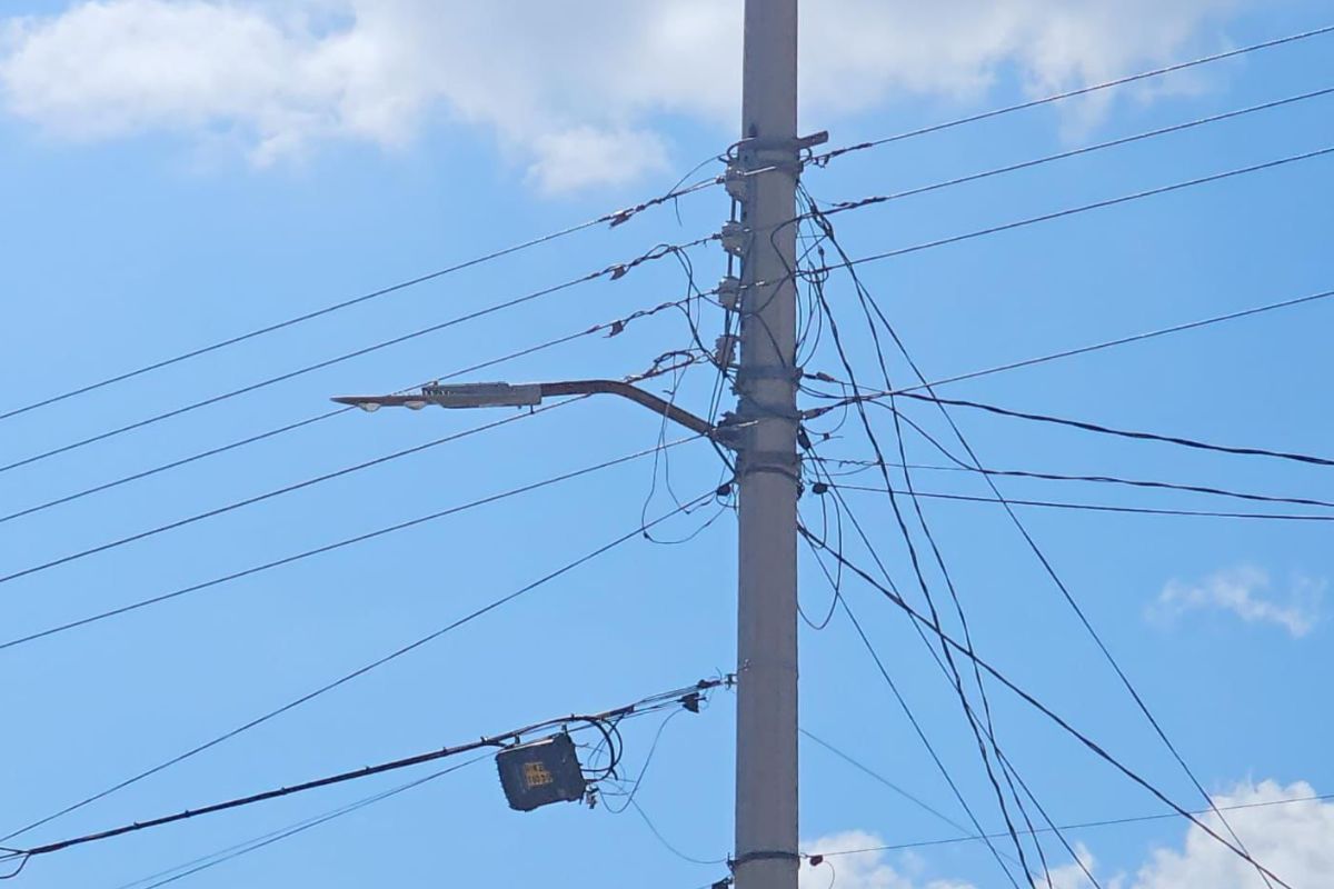 Vecinos de la colonia Plutarco Elías Calles exigen reparación del alumbrado público por riesgos de inseguridad