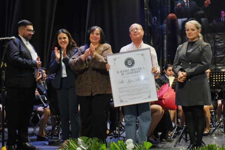 Guadalupe rinde homenaje a Aldo López Márquez por dos décadas al frente de la Banda Sinfónica