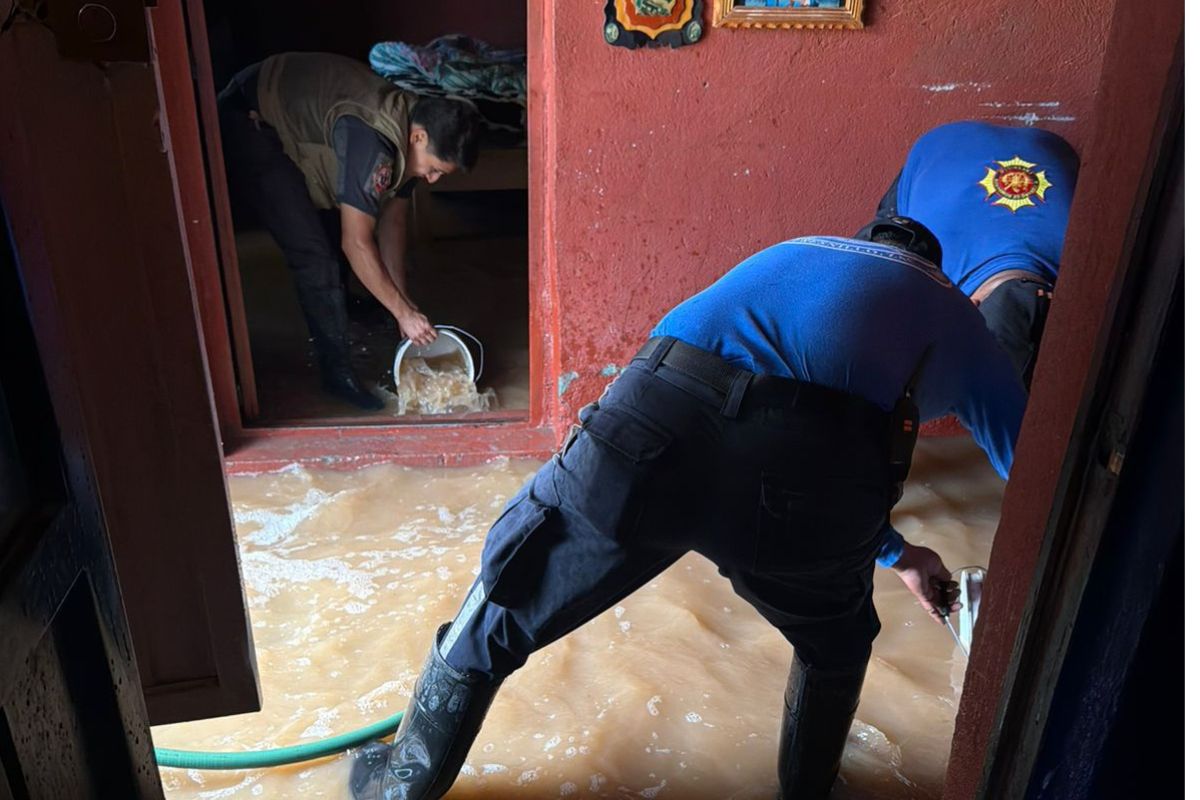 Gobierno de Fresnillo atiende afectaciones por lluvias en San José de Lourdes; viviendas y una secundaria resultaron inundadas.