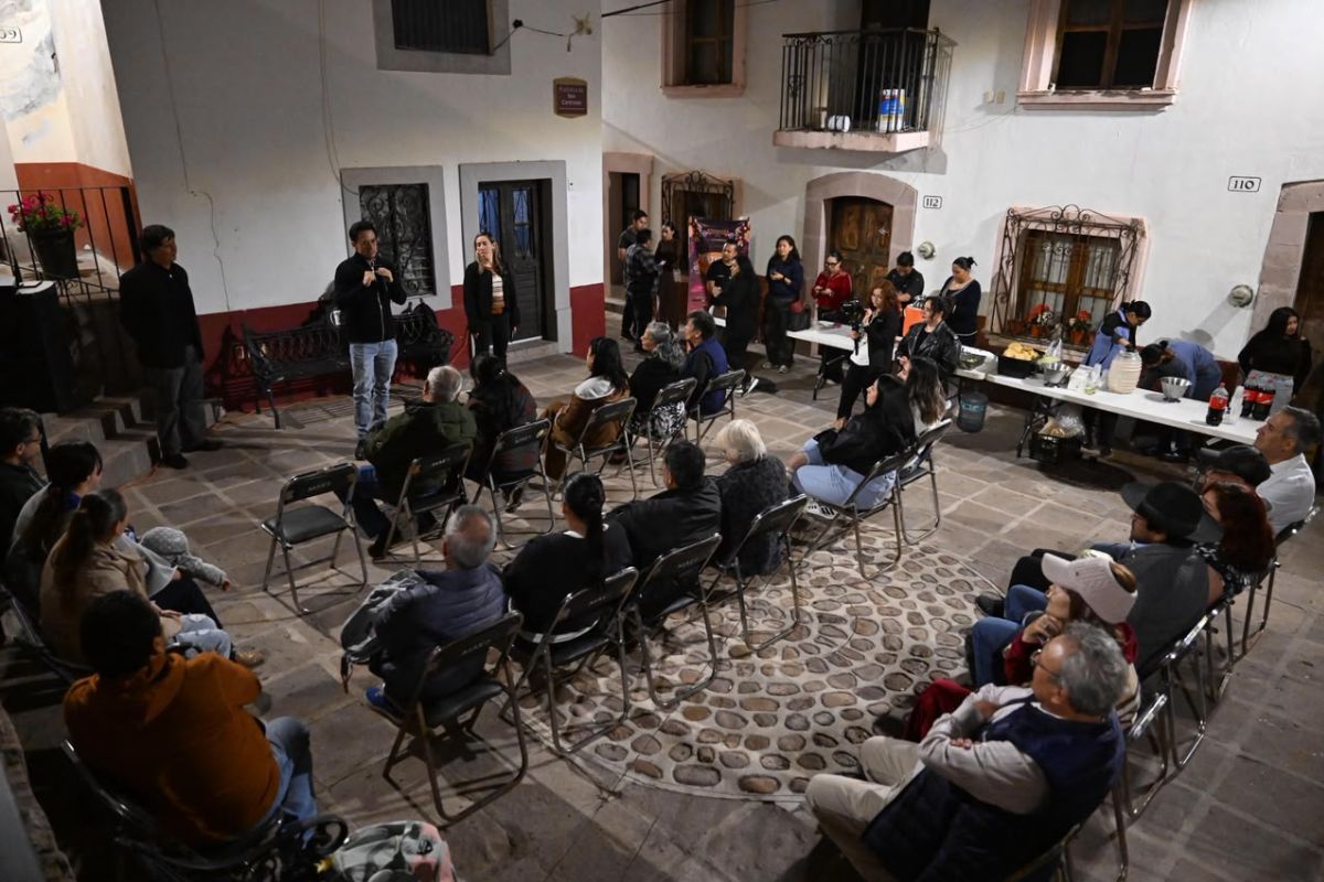 Vecinos de San Cayetano reviven la memoria de su barrio en las Tertulias en Familia.