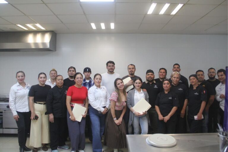 Miguel Varela impulsa la gastronomía local con capacitación para restauranteros