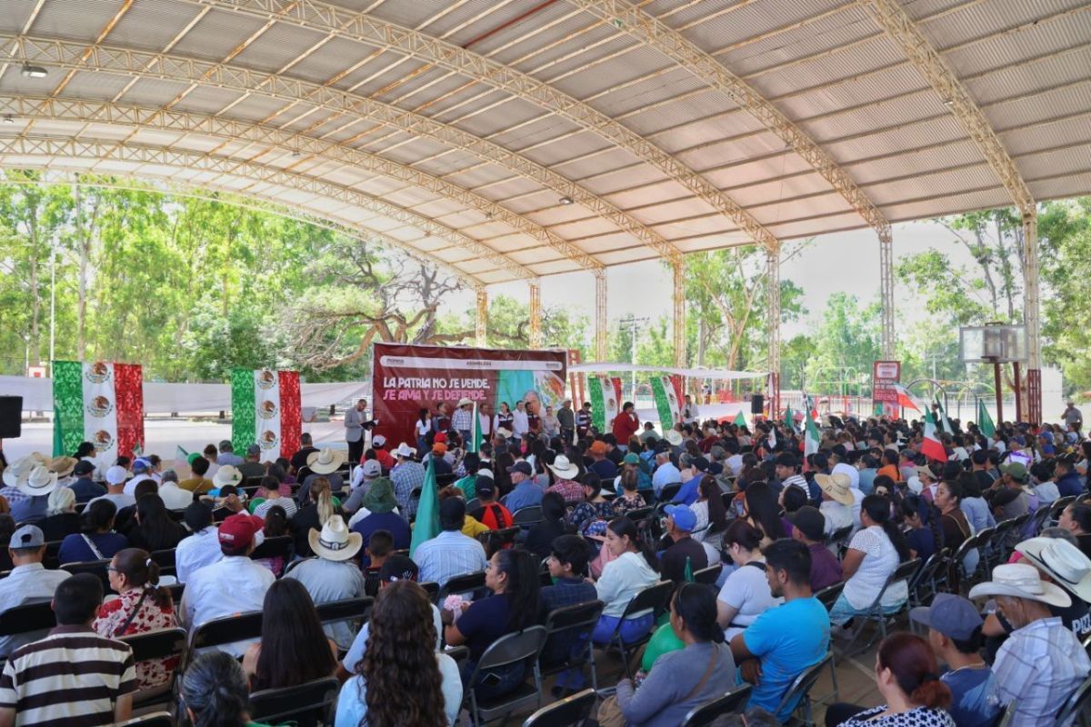 Vero Díaz llama a fortalecer la organización territorial y reconoce aportación de migrantes en Villanueva.
