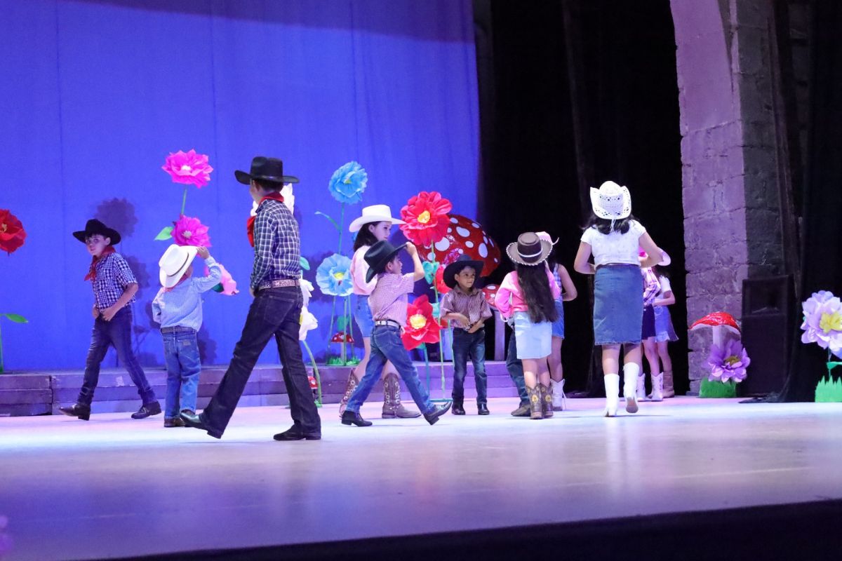 Alumnos muestran su talento en la clausura de los Talleres de Iniciación Artística en Jerez.