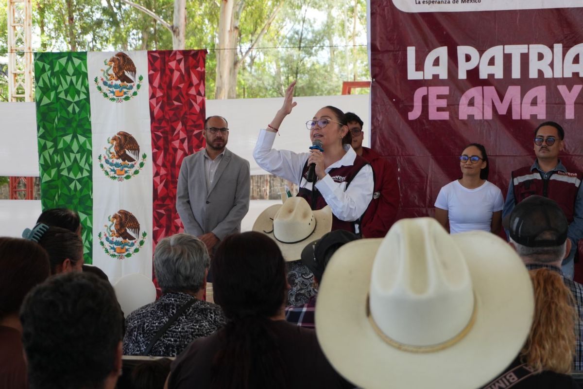 Vero Díaz llama a fortalecer la organización territorial y reconoce aportación de migrantes en Villanueva.