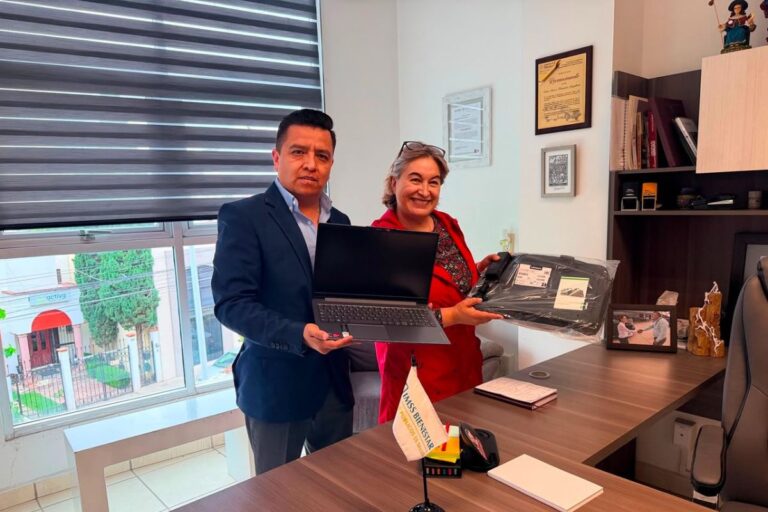 Gobierno de Zacatecas entrega equipo de cómputo para fortalecer estudios de encefalograma