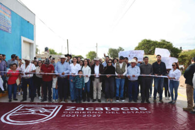 Entrega David Monreal calles pavimentadas en Chaparrosa, Villa de Cos