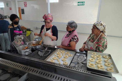 Fortalecen en Zacatecas empoderamiento económico de las mujeres con taller de repostería