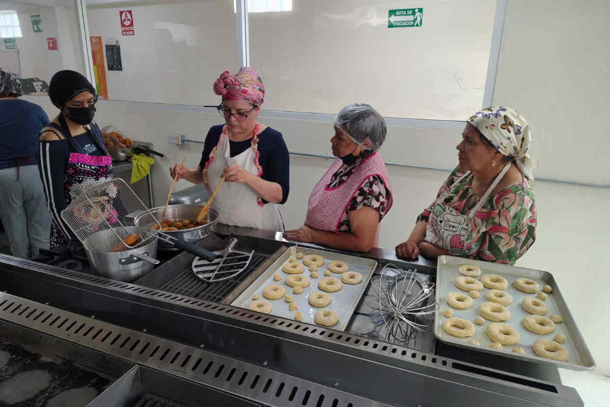Fortalecen en Zacatecas empoderamiento económico de las mujeres con taller de repostería