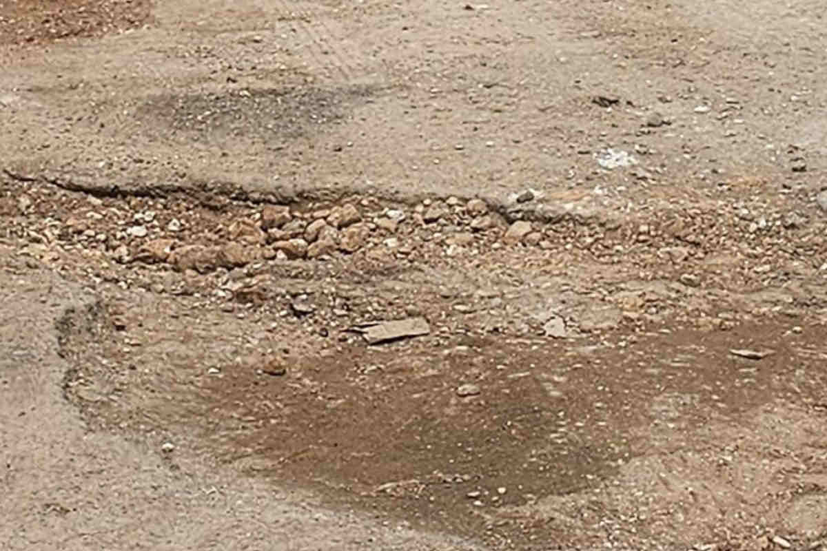 Piden intervención de la Patrulla Bacheadora en la calle Ignacio Allende de Fresnillo