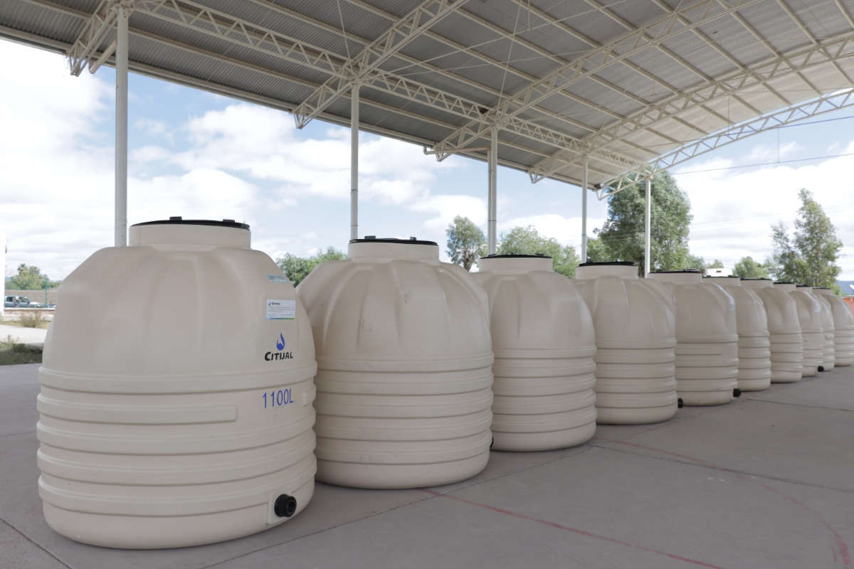 Seduvot entrega tinacos y calentadores solares en 14 municipios de Zacatecas
