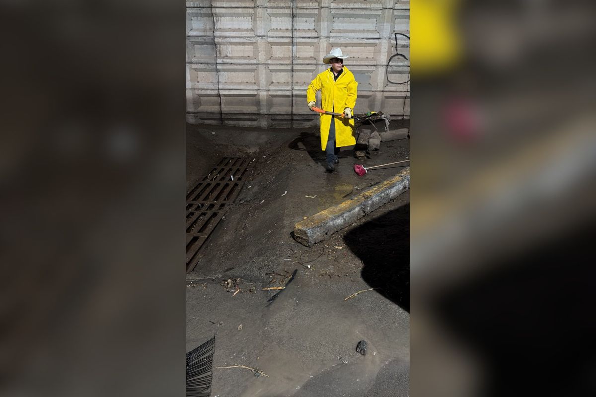 Guadalupe despliega operativo nocturno para retirar lodo y mantener el flujo del agua tras intensas lluvias
