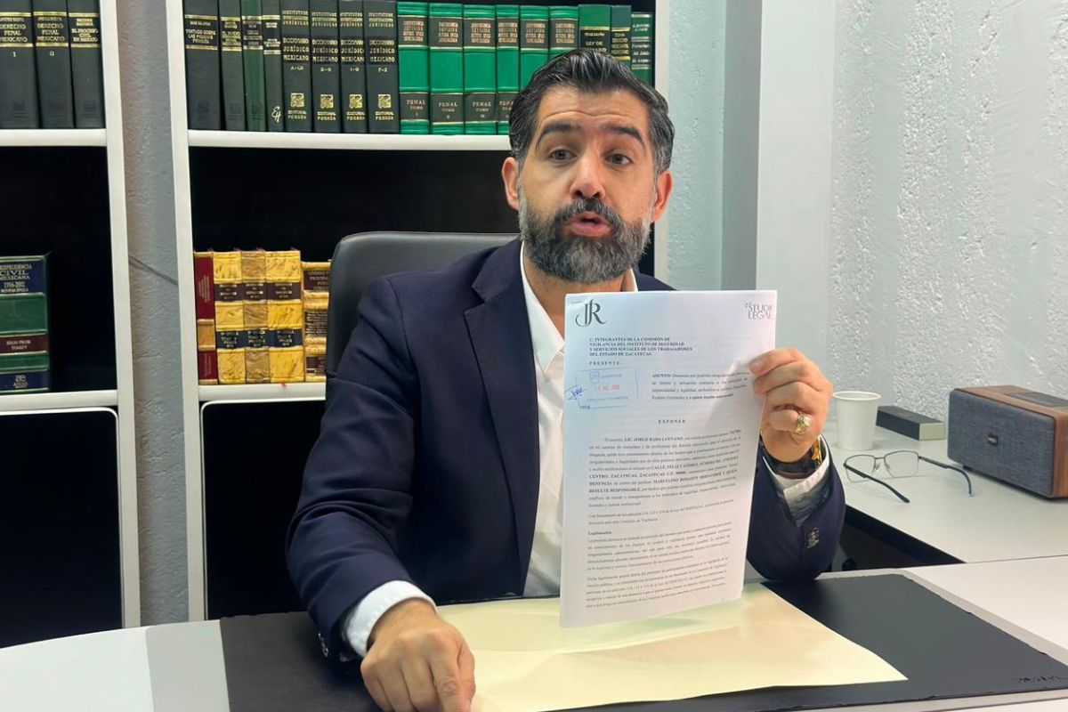 Abogado Jorge Rada presenta denuncia en contra de Marcelino Rodarte.