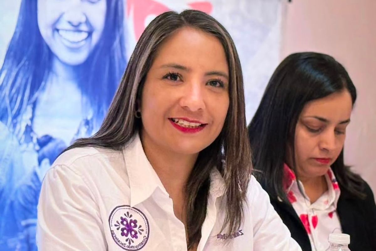 Zaira Villagrana hace movimiento de avance.